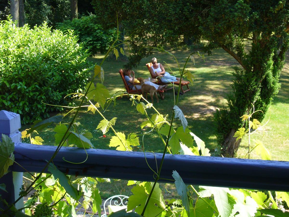 Le Canard Au Parapluie Rouge Bed and Breakfast Célon Zewnętrze zdjęcie