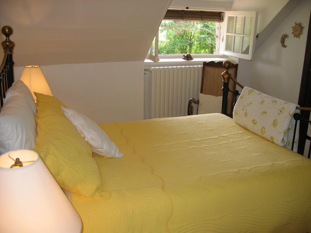 Le Canard Au Parapluie Rouge Bed and Breakfast Célon Zewnętrze zdjęcie